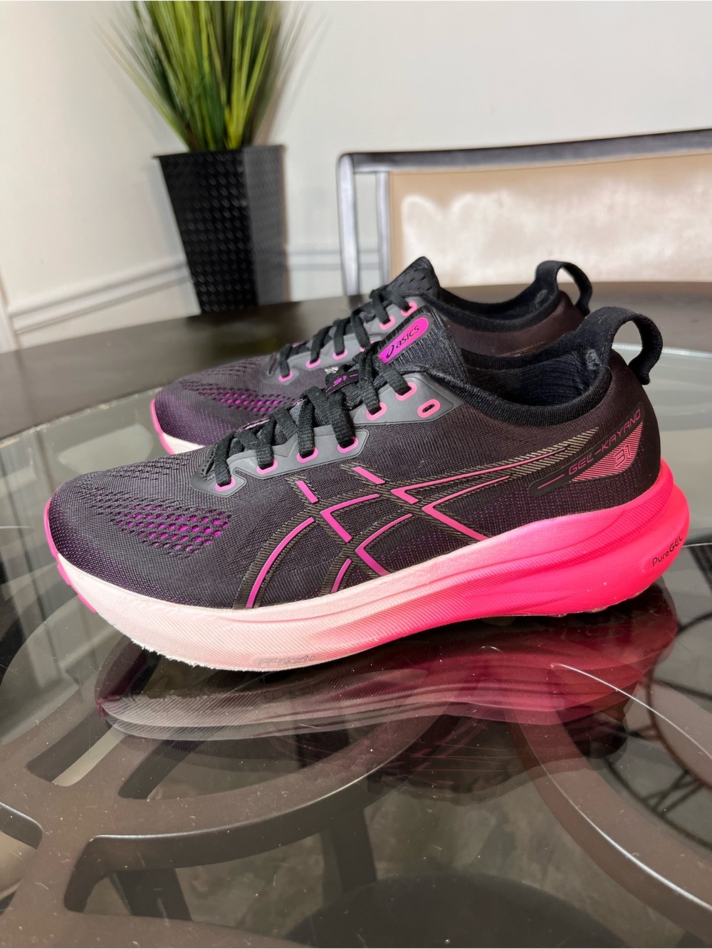 Asics GEL-KAYANO 31
Sneaker Running Shoes
Black/Magenta 31 Women’s Sz 9